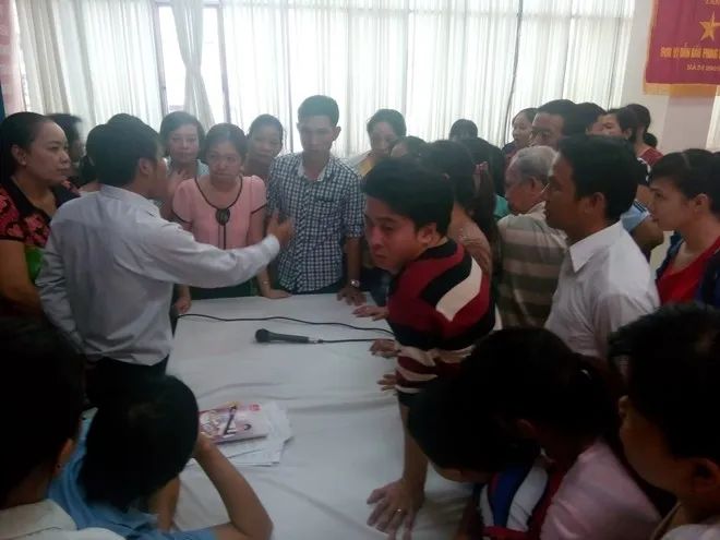 Khoảnh khắc buổi họp giữa ban lãnh đạo và công nhân viên – Ảnh 1