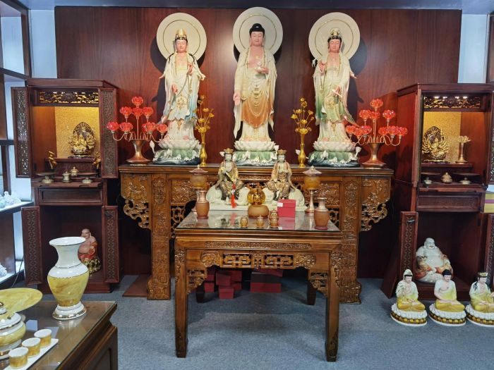 Bộ sưu tập đồ thờ cúng đa dạng tại Trang Nhã