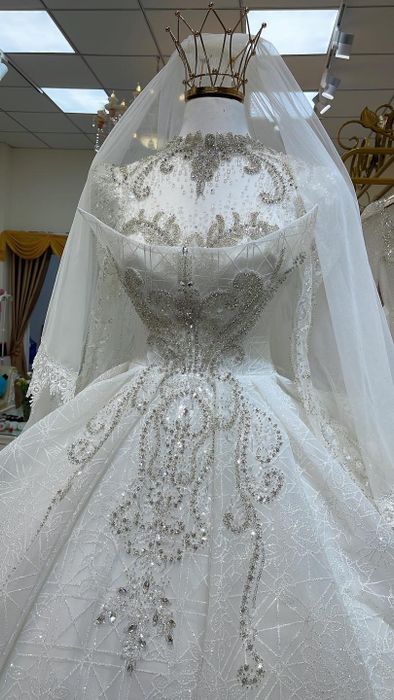 Những khoảnh khắc tỏa sáng cùng váy cưới Duy Nguyễn