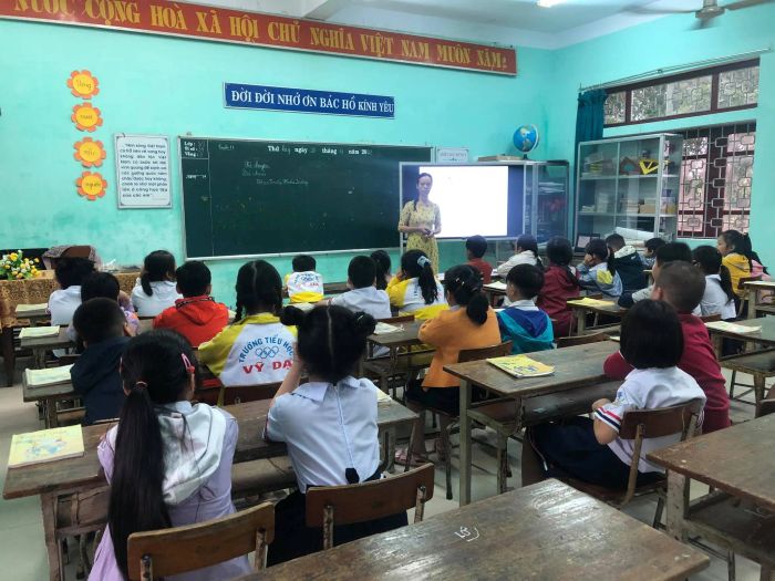 Hình ảnh đẹp về khuôn viên xanh mát của Trường Tiểu học Vỹ Dạ