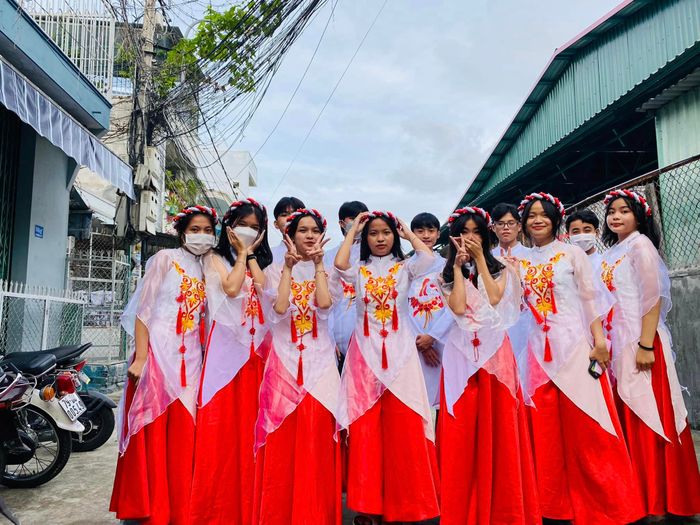 Bộ sưu tập trang phục biểu diễn đa phong cách tại Hoàng Thơ - Ảnh 2