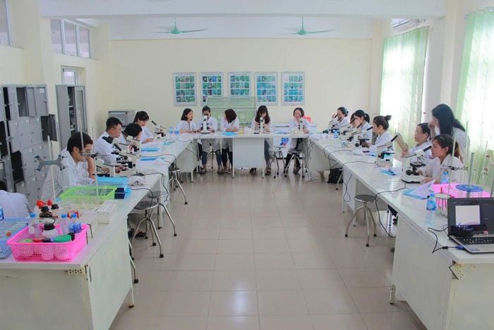 Khuôn viên xanh mát Đại Học Thành Đô