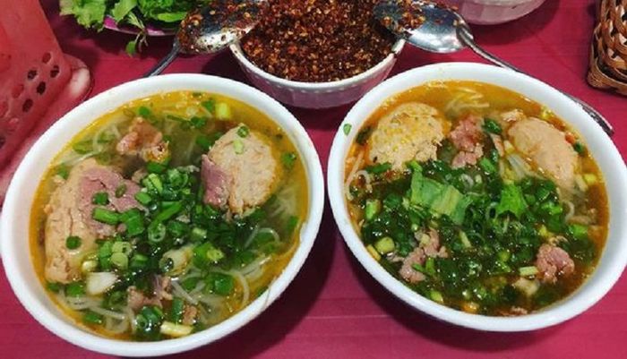 Tô bún bò thanh tao tại O Cương Chú Điệp