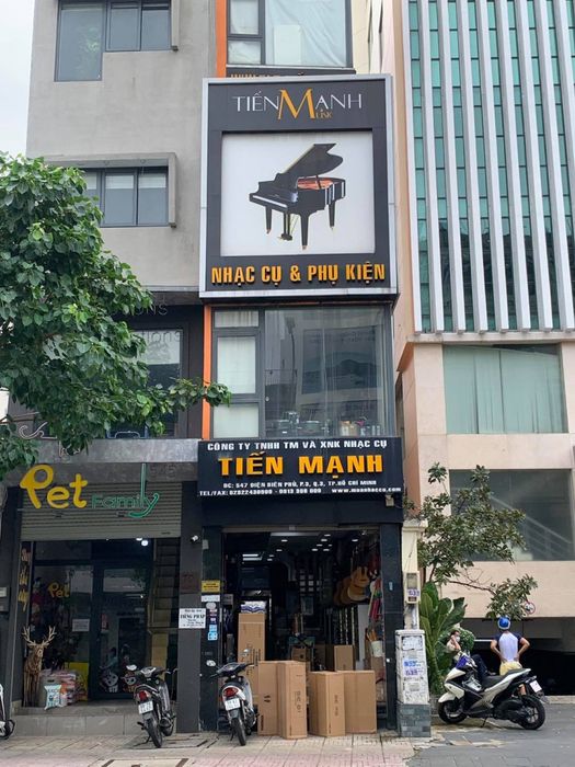 Hình ảnh showroom Tiến Mạnh Music
