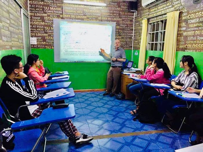 Trung Tâm Ngoại Ngữ KL - hình ảnh một cơ sở đào tạo tiếng Anh uy tín, nơi các học viên được tiếp cận với chương trình học tiên tiến, bám sát yêu cầu của các kỳ thi quốc tế. Sự tận tâm của đội ngũ giảng viên cùng với phương pháp học hiện đại là yếu tố then chốt giúp học viên đạt được kết quả học tập xuất sắc.