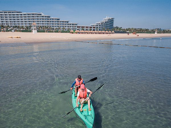 Bãi biển trong xanh tại FLC Quy Nhơn -
