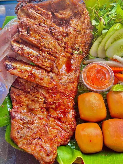 Không gian ấm cúng tại Gà quay 979 qua ống kính nhiếp ảnh