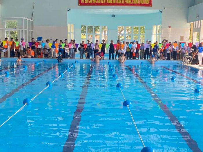 Bể bơi Thanh thiếu nhi Huế ảnh 2