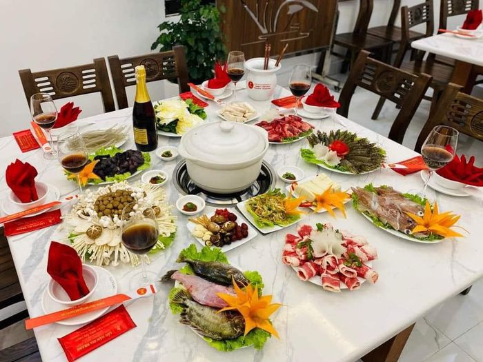 Bộ sưu tập nguyên liệu cao cấp: từ nấm vuốt hổ đen quý hiếm đến mì khoai môn tím độc đáo
