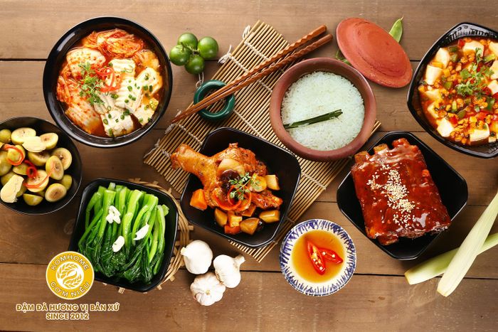 Không gian ấm cúng và món ngon đặc trưng tại KOMHOME - Ảnh 2
