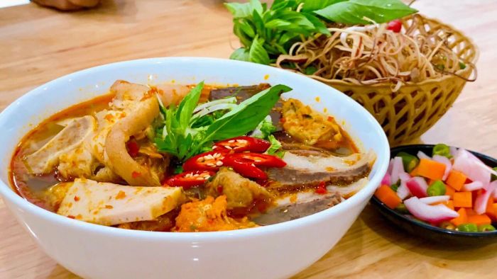 Bún Bò Huế Cô Trúc ảnh 1