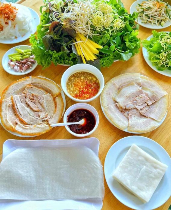 Bánh tráng cuốn thịt heo Rio – Hương vị đặc sắc tại Huế