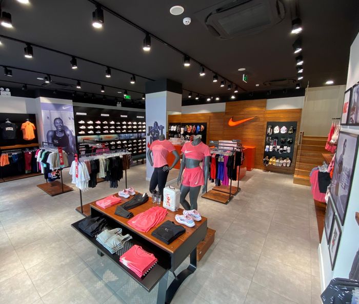 Nike ảnh 2 - Hình ảnh ghi lại những bước chân vĩ đại của các vận động viên đỉnh cao, nơi công nghệ Flyknit và đế giày React mang đến trải nghiệm vận động tuyệt hảo.