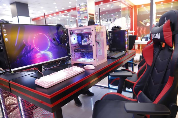 FPT Shop - Hình ảnh 1: Không gian trải nghiệm công nghệ hiện đại