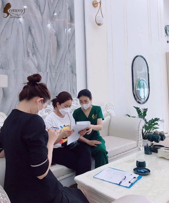 Thẩm Mỹ Emmy ảnh 3