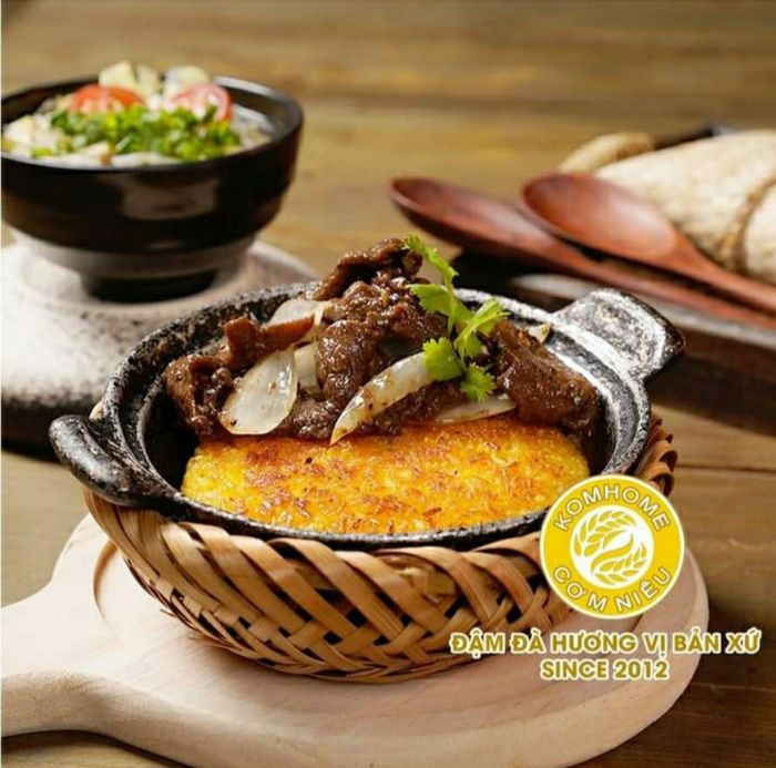 Hình ảnh đặc sắc về món cơm niêu Singapore tại KOMHOME - Ảnh 1