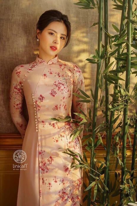 Khoảnh khắc duyên dáng trong thiết kế áo dài tại ÁO DÀI KỶ YẾU HUẾ (ảnh 2)