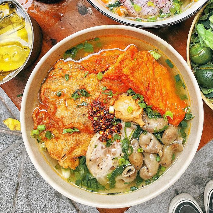 Ảnh 2 - Không gian ấm cúng và tô bún bốc khói nghi ngút
