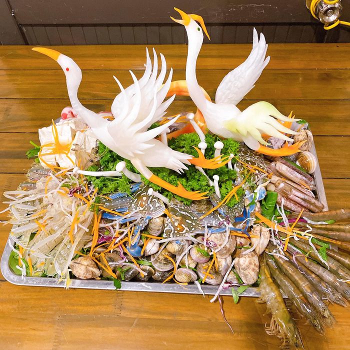 Góc ảnh đầy mê hoặc tại nhà hàng Thế Giới Ẩm Thực
