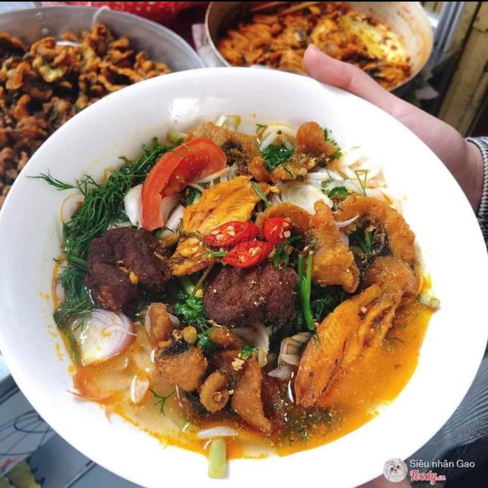 Hình ảnh tô bún cá đầy ắp tại Vịt Lan - Bún Cá Thái Bình