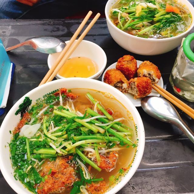 Bún Cá Sâm Cây Si - Ảnh 1: Góc nhìn chân thực về tô bún cá vàng ươm cùng đặc sản chả cá 'độc nhất vô nhị'