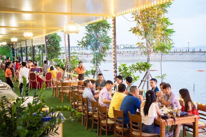Không gian sang trọng tại nhà hàng Bờ Biển Hạ Long