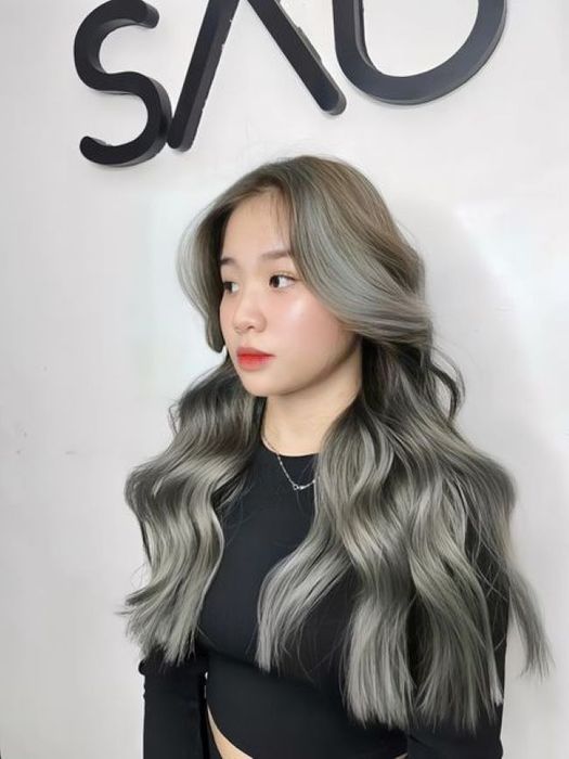 Hình ảnh tóc uốn đẹp tại Sáu Hair Salon