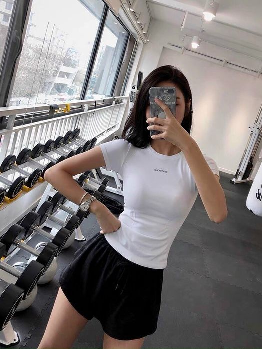 Không gian trưng bày đa dạng sản phẩm tại KIWISPORT.VN