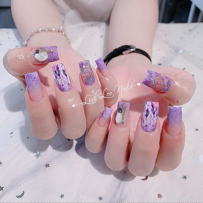Học viên thực hành kỹ thuật nail cao cấp tại Linh Leo Nails