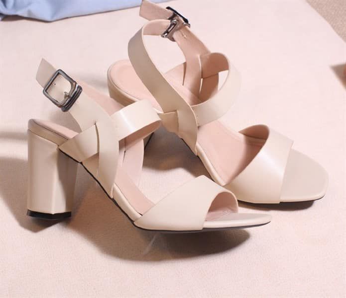 Không gian mua sắm tại Dily Shoes