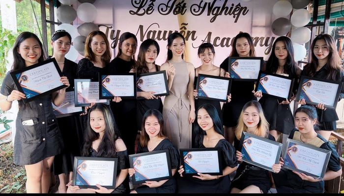 Các tác phẩm nail nghệ thuật đạt chuẩn quốc tế từ học viện Ty Nguyễn