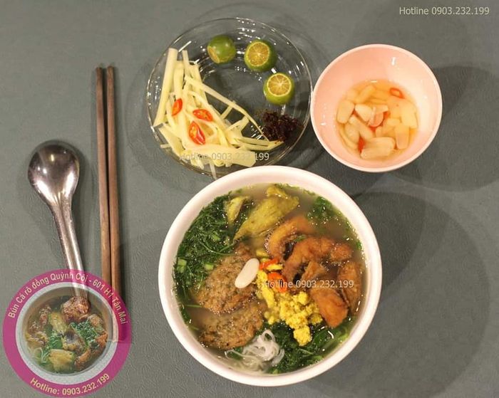 Ảnh 1 - Tô bún cá Quỳnh Côi thơm ngon với cá rim vàng ươm