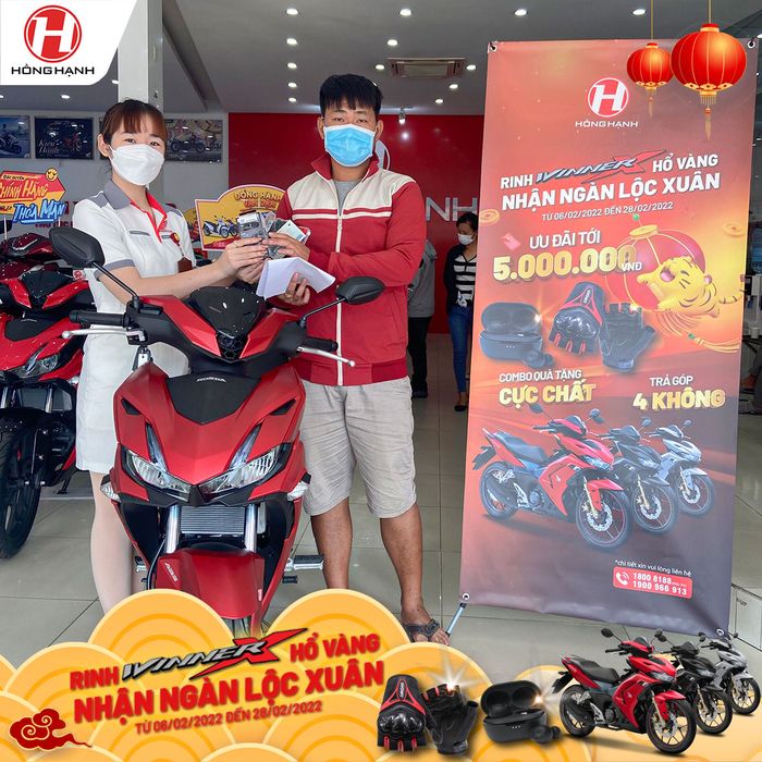 Hình ảnh đội ngũ tư vấn viên chuyên nghiệp đang phục vụ khách hàng tại HEAD Honda Hồng Hạnh