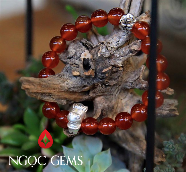 Không gian trưng bày trang sức phong thủy tại Ngọc Gems