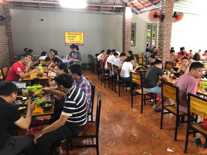 Ảnh 3 - Bộ đôi hoàn hảo: cá chiên giòn và nước chấm đặc trưng