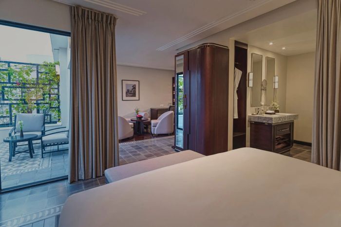 Ảnh 2: Azerai La Residence, Hue - Bể bơi vô cực nhìn ra sông Hương