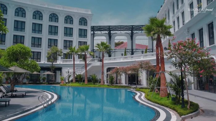 Silk Path Grand Hue Hotel & Spa - Ảnh 1: Kiến trúc cung đình uy nghi