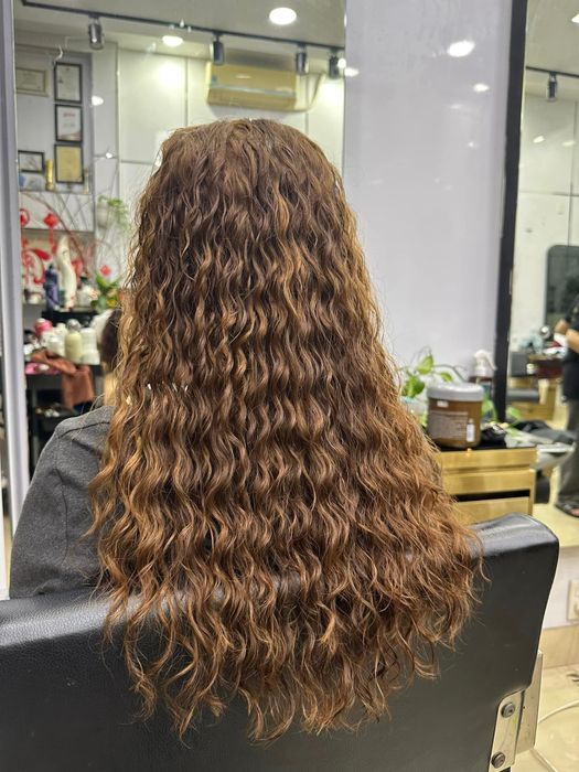 Hình ảnh tóc uốn nghệ thuật tại Salon Ngọc Trinh
