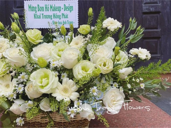 Không gian tràn ngập sắc hoa tại Shop Hoa Anh Trang - Ảnh 2