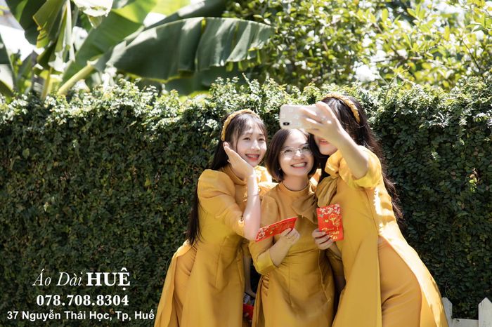 Khoảnh khắc tỏa sáng cùng áo dài Huệ (ảnh 3)
