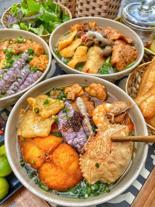 Ảnh 3 - Tô bún lòng cá cay bốc khói nghi ngút tại Út Hà Quán