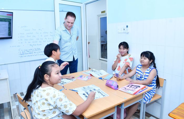 Trung tâm Ngoại ngữ UNIPO - Hình ảnh sống động về môi trường học tập hiện đại