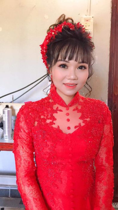 Hình ảnh cô dâu được make-up tại Donna Bridal