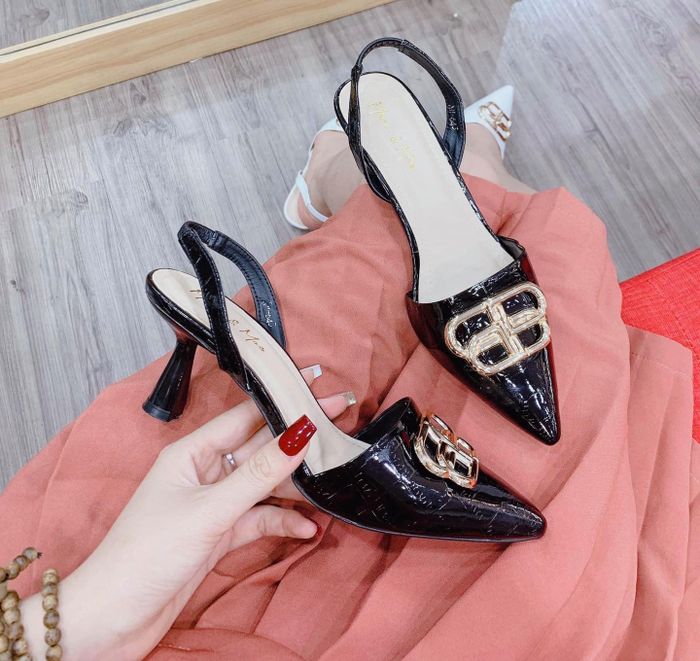 Không gian trưng bày ấn tượng tại Lê Hiếu Shoes