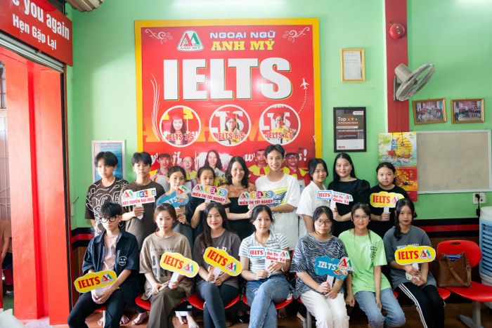 Hình ảnh lớp học hiện đại tại Trung Tâm Ngoại Ngữ Anh Mỹ