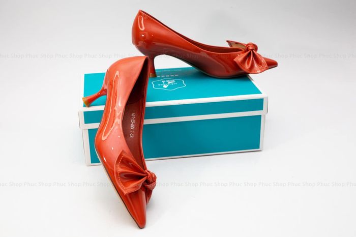 Không gian trưng bày ấn tượng tại Shop PHÚC