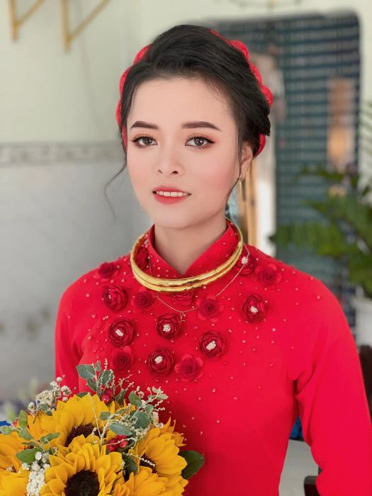Hình ảnh cô dâu lộng lẫy tại Huệ Trần Makeup