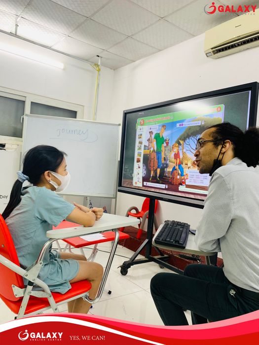 Hình ảnh giao diện học tập trực tuyến hiện đại của Galaxy
