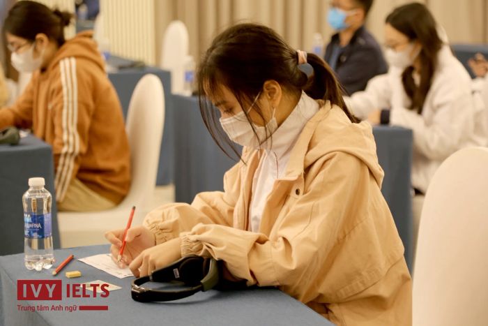 Trung Tâm Anh Ngữ IVY - IELTS ảnh 1, nơi tạo dựng nền tảng vững chắc cho học viên để chinh phục IELTS, với sự hỗ trợ từ đội ngũ giảng viên chuyên nghiệp và môi trường học tập đầy đủ tiện nghi.