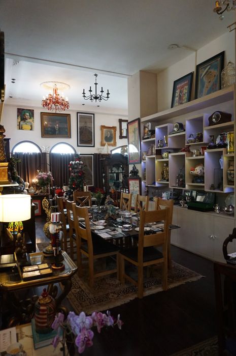 Villa Royale Antiques & Tea Room - Bộ sưu tập cổ vật quý giá (Ảnh 2)